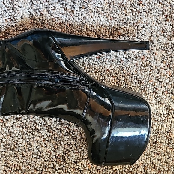 Knee high latex stiletto boot - Picture 3 of 7